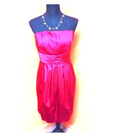 White House Black Market Dresses & Skirts - Red dress shiny silk material sz 6 strapless desig